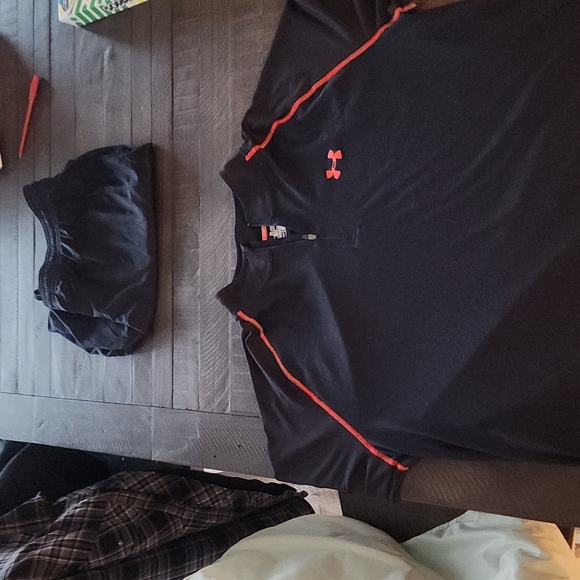 Under Armour lightweight jacket/shirt - Picture 2 of 3